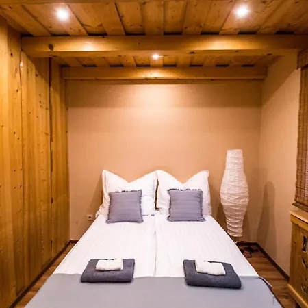 Tuenderkert Apartman Дебрецен Экстерьер фото