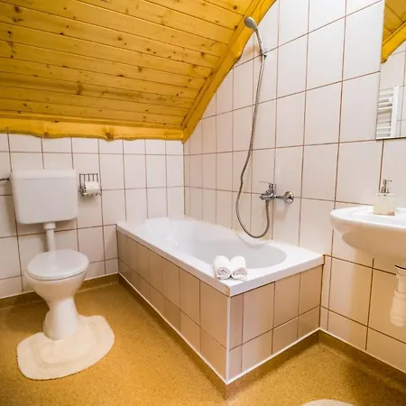 Tuenderkert Apartman Дебрецен Экстерьер фото